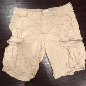 Nice Men’s khaki cargo shorts
